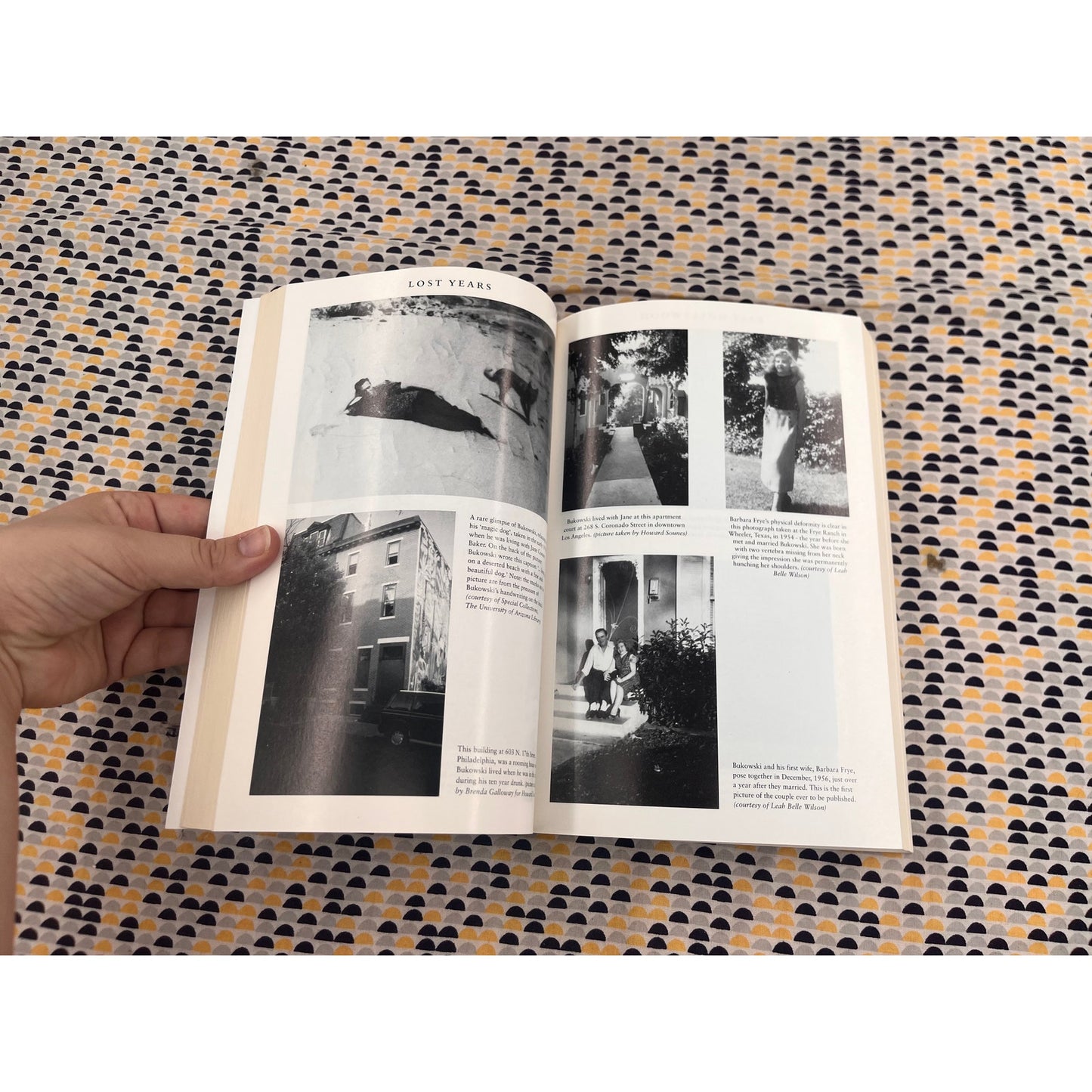 Locked in the Arms of a Crazy Life, Charles Bukowski - Howard Sounes - Grove Press - Paperback