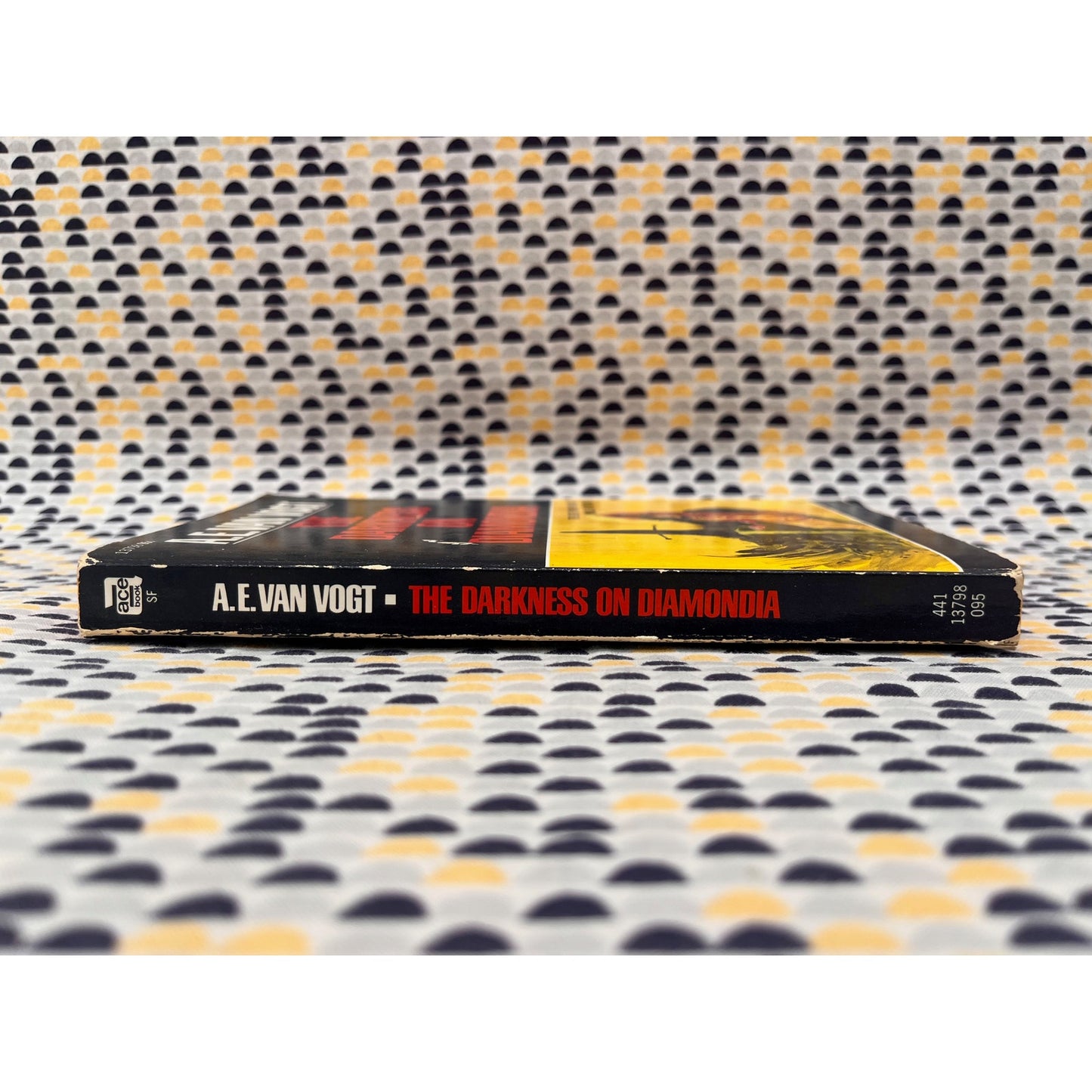 The Darkness on Diamondia - A. E. Van Vogt - Ace Books - Paperback