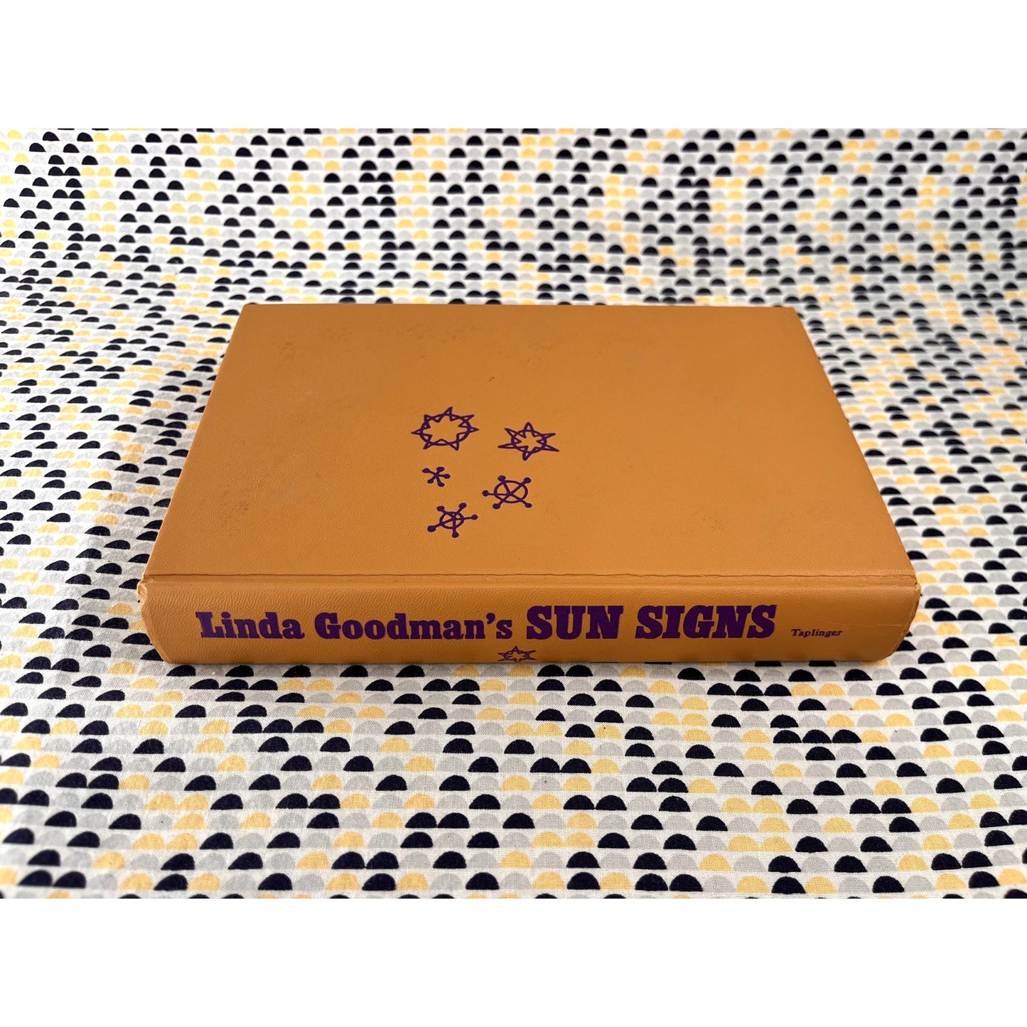 Sun Signs - Linda Goodman - Taplinger Books - Hardcover