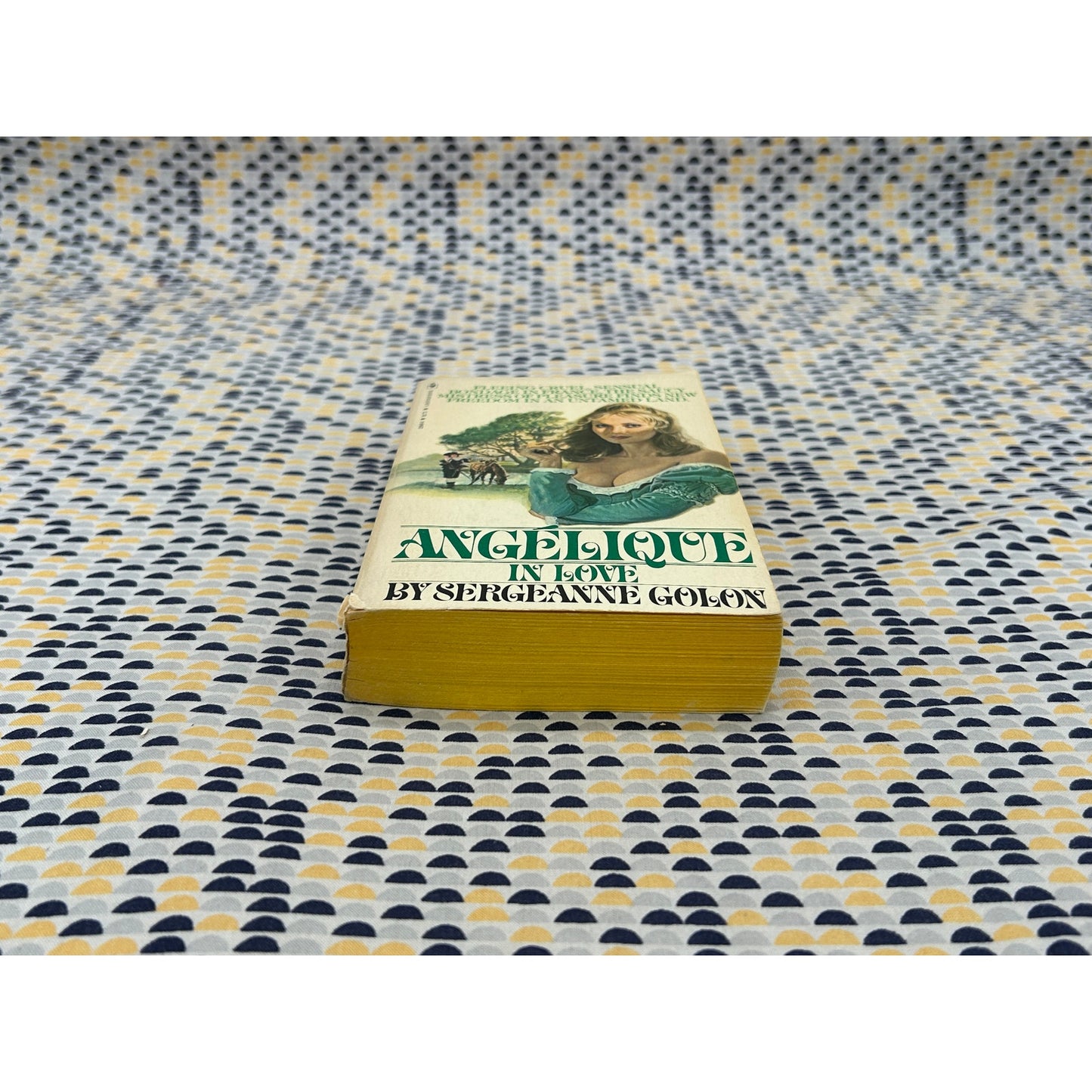 Angelique In Love - Sergeanne Golon - Bantam Books - Paperback