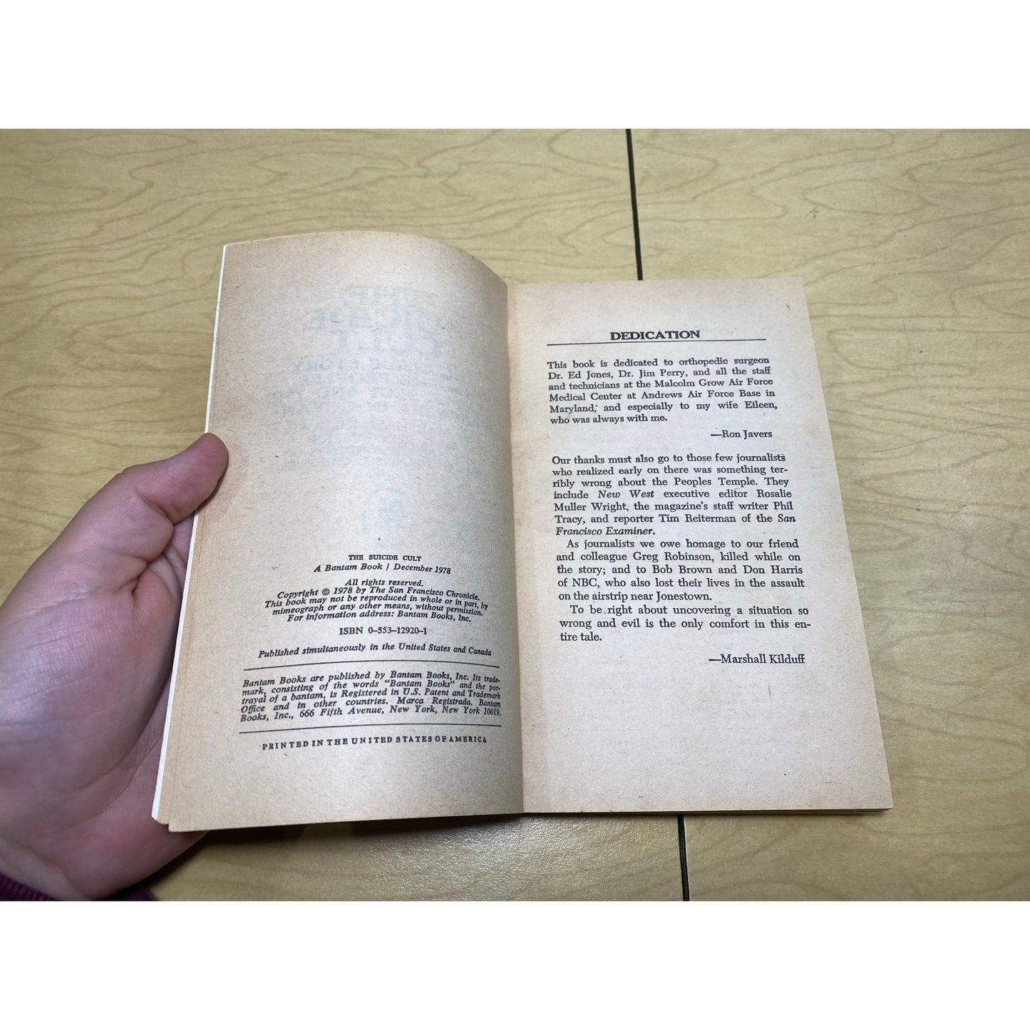 The Suicide Cult - The Inside Story of the Peoples Temple Sect and Massacre in Guyana - Vintage Paperback Book - Bantam Edition